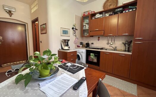 VIA NUZZIELLO – PICCOLO TRILOCALE IN OTTIMO STATO